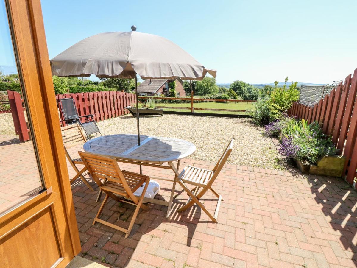 3 The Stables Villa Havenstreet  Buitenkant foto