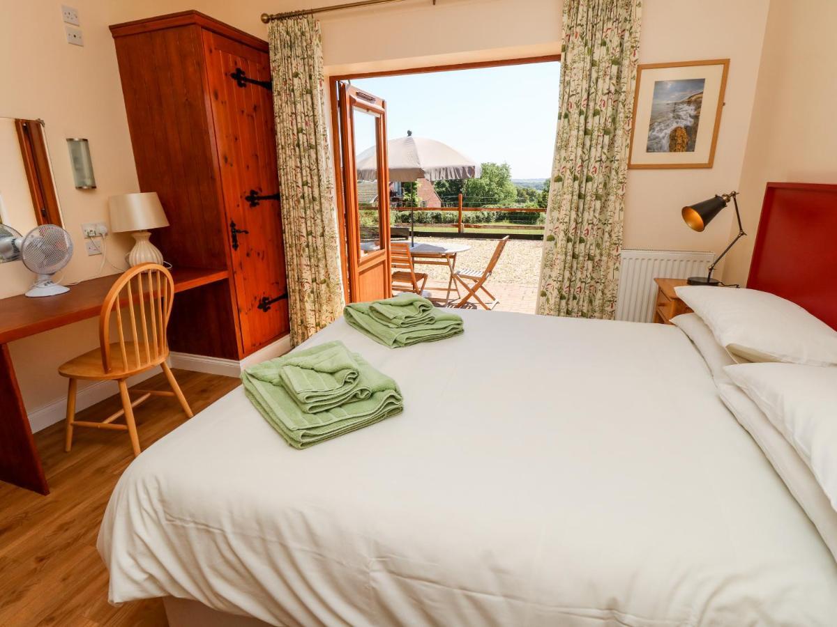 3 The Stables Villa Havenstreet  Buitenkant foto